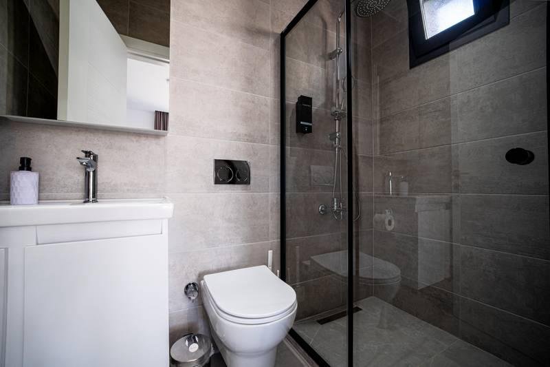 Classic Ground Floor Double Room bathroom